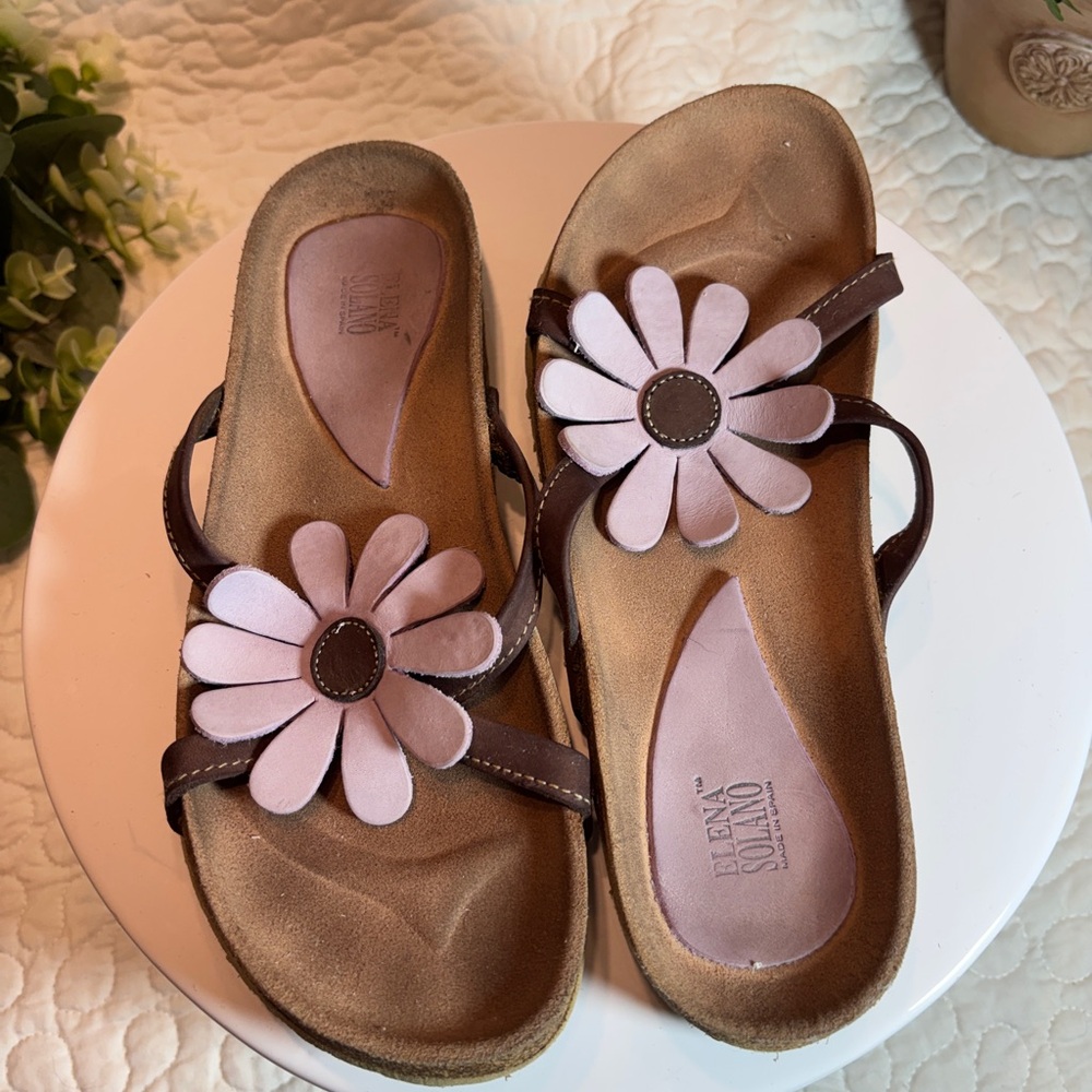 Ellen Solano Leather Daisy Floral Slide Sandals - Lavender & Brown